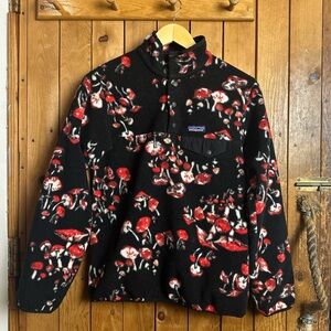 Patagonia Black Fleece Synchilla w/ Rare Red Mushroom Design Women’s Size Small